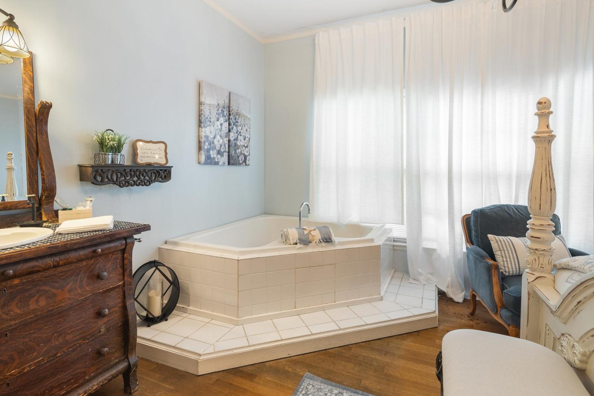 Beland Mansion-Blue Jay Suite! Fort Smith Dış mekan fotoğraf