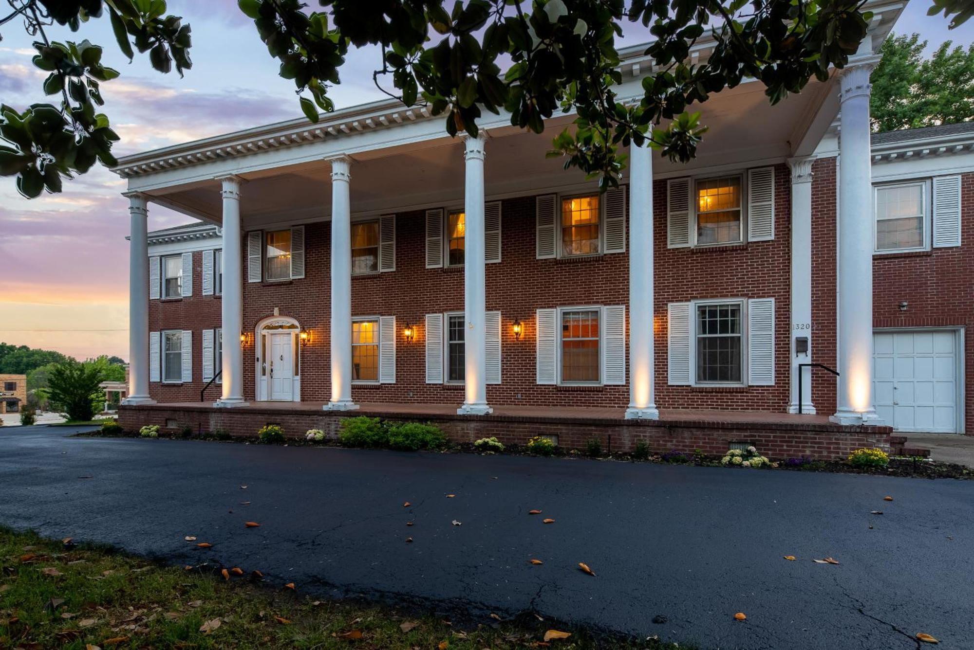 Beland Mansion-Blue Jay Suite! Fort Smith Dış mekan fotoğraf